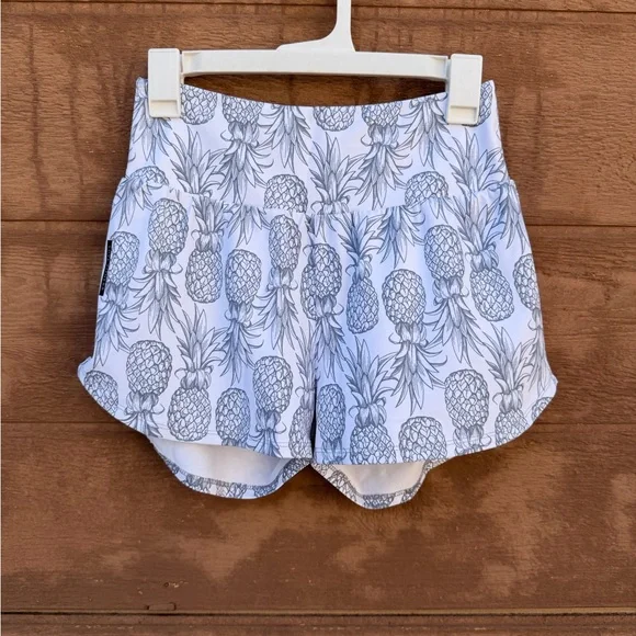 Women’s Love Fitness Pineapple Runners athletic shorts in white and gra - Picture 5 of 12